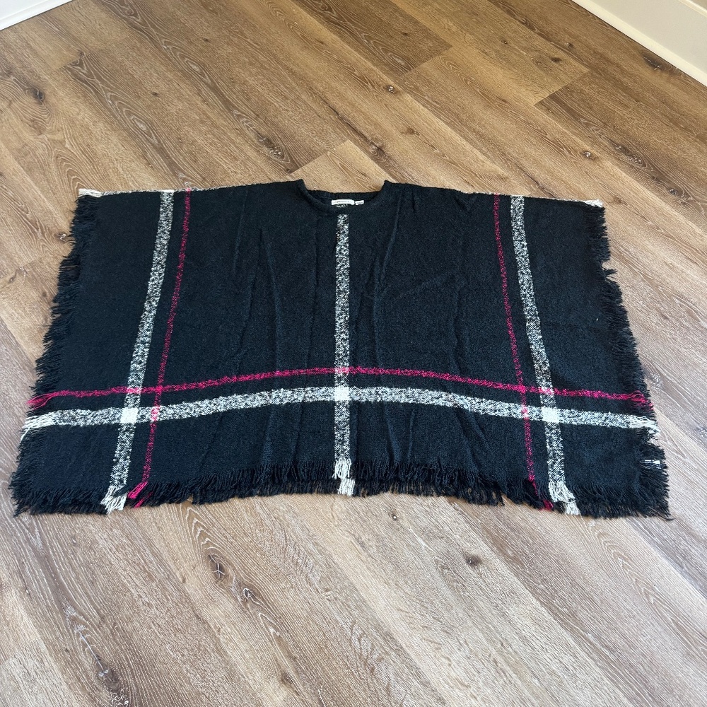 PONCHO IN BLACK/PINK/WHITE
